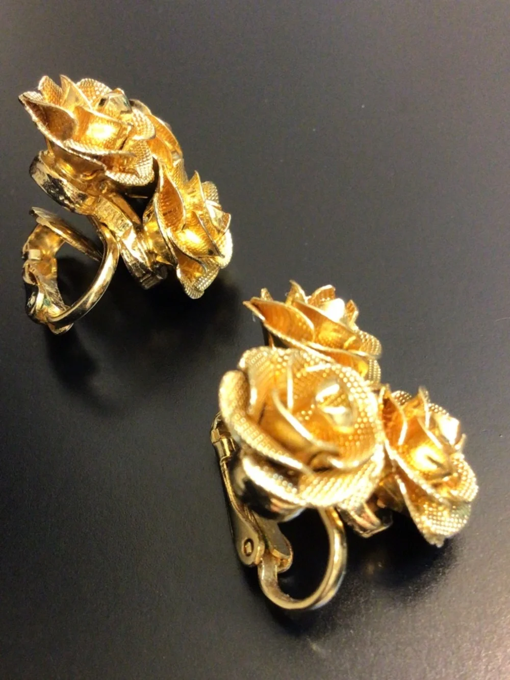 Vintage 1960s Triple Rose Clip On Earrings Gold Tone Mesh Texture Romantic